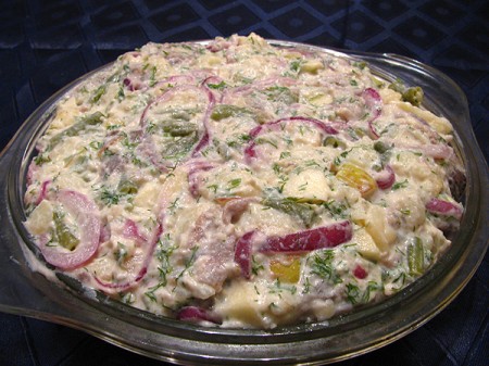 Салат с сельдью, из маринованного перца с картофелем, из фасоли, икра свекольная с луком, салат из помидоров по-арабски, салат с овощами и фруктами, паштет из фасоли