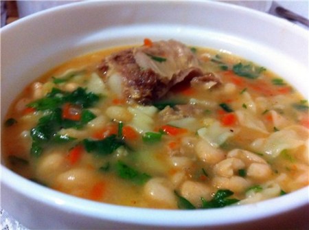 Суп фасолевый с мясом и рисом, солянка мясная, суп с бараниной, суп с каперсами